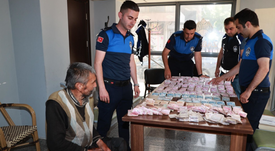 Zabıta ekiplerinin yakaladığı dilencinin üzerinden çıkan para şaşırttı