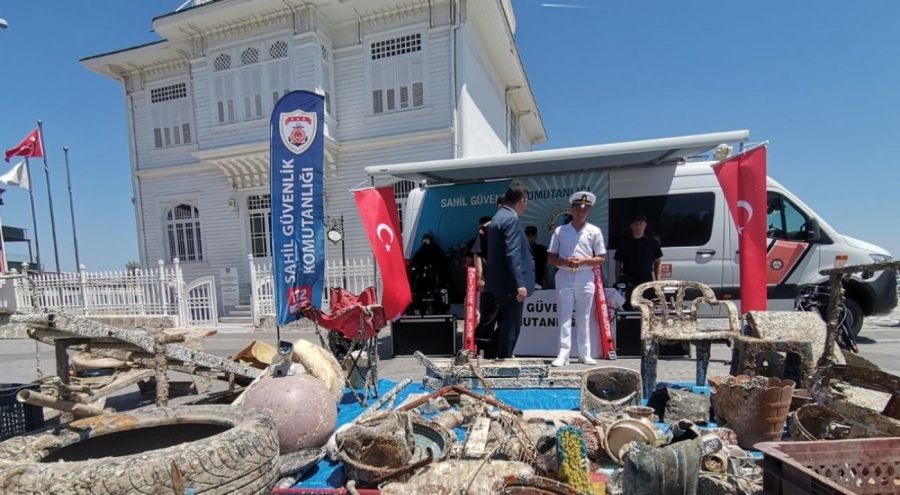 Bursa'da "Dünya Çevre Günü" nedeniyle deniz dibi temizliği yapıldı