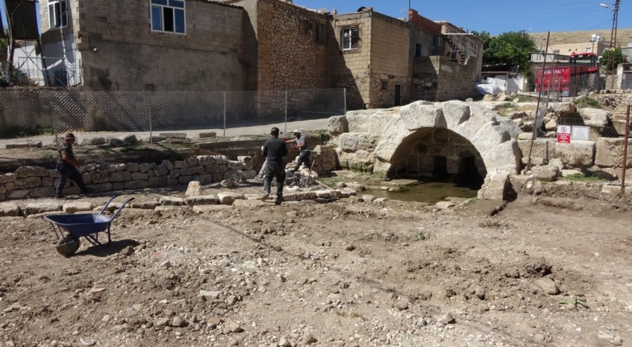 Perre Antik Kentteki kazılar Roma Çeşmesi'nden başladı