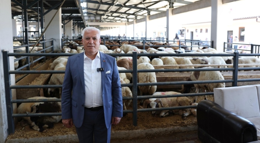 Bursa Büyükşehir Belediye Başkanı Bozbey'den Kurban Pazarı'na ziyaret