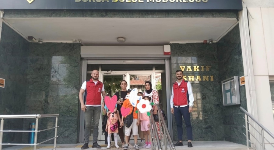 Yetim çocuklara bayramda giyim desteği