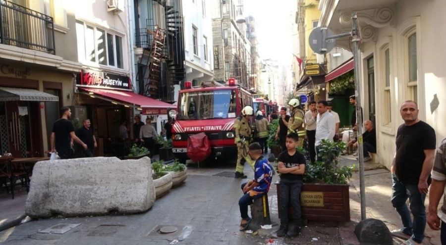 7 katlı iş yerinde korkutan yangın