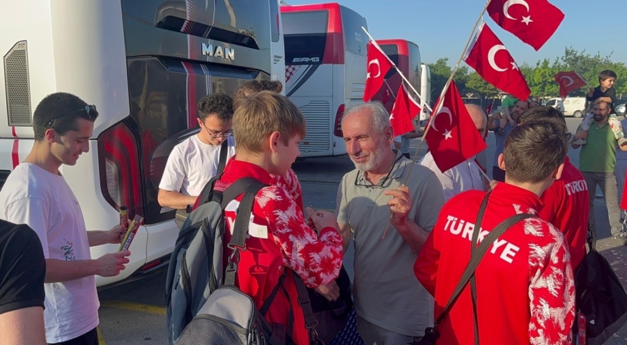Avrupa Bilek Güreşi Şampiyonası'nda madalya alan sporcular Bursa'ya geri geldi
