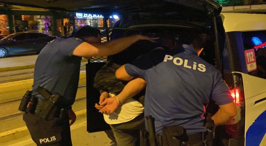 Satırla çevreye saldıran şahıs gözaltına alındı