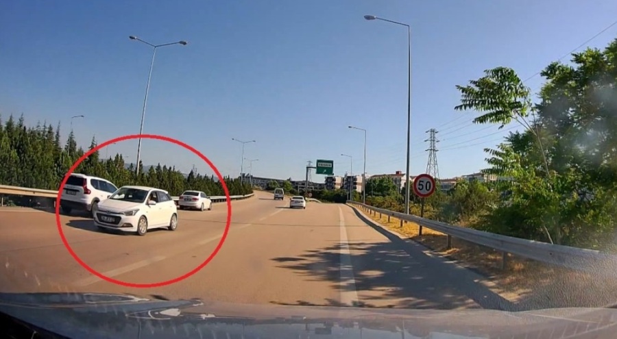 Kadın sürücü ters şeritte! Bursa'da otobanda ölümle yarış
