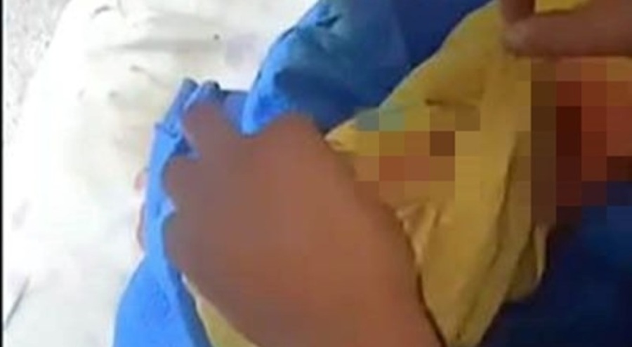 Evin çatısında doğan bebek hayatını kaybetti