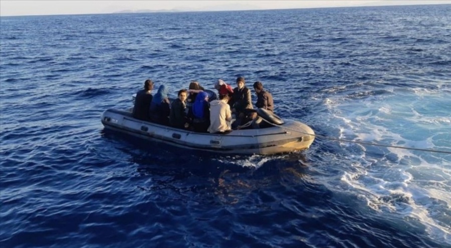 İzmir açıklarında 35 kaçak göçmen kurtarıldı
