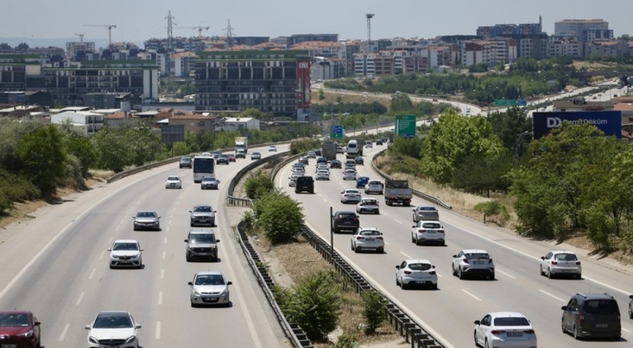 İstanbul - İzmir Otoyolu Bursa geçişinde trafik yoğunluğu yaşanıyor