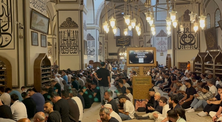 Bursalılar Kurban Bayramı'nda Ulu Cami'ye akın etti!