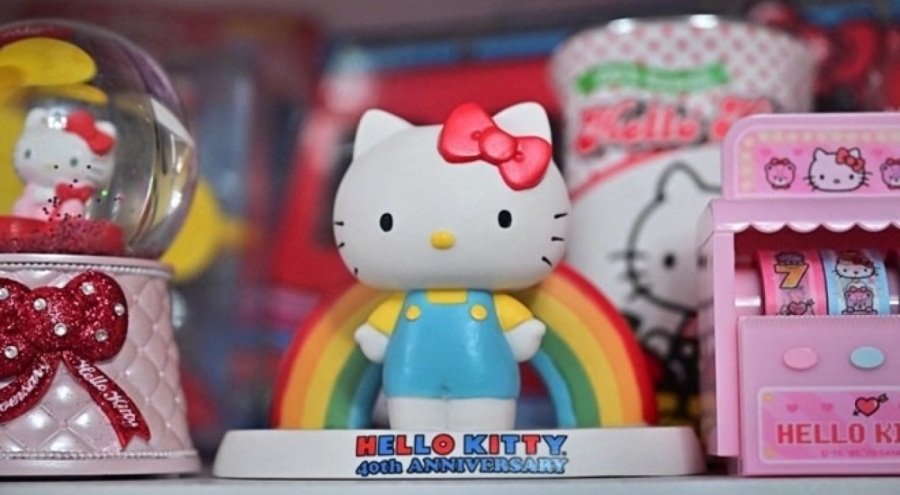 Hello Kitty dünya devini solladı!