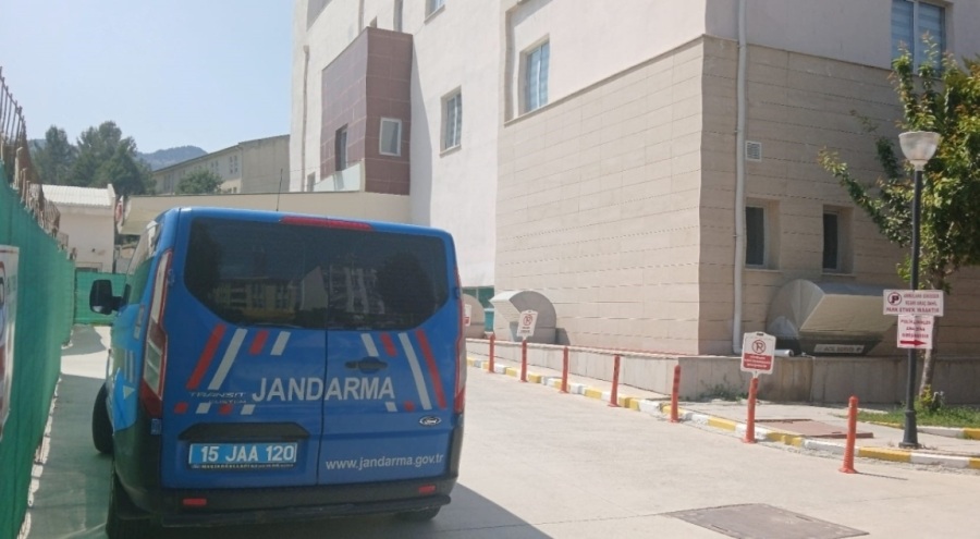 Elini kıyma makinesine kaptıran genç kız ağır yaralandı