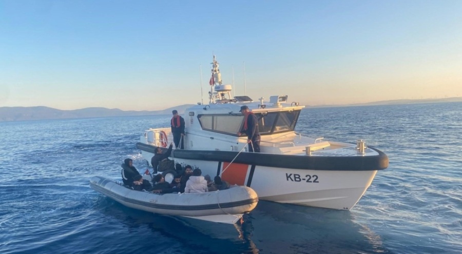 İzmir'de 47 göçmen karaya çıkartıldı, 2 göçmen kaçakçısı yakalandı