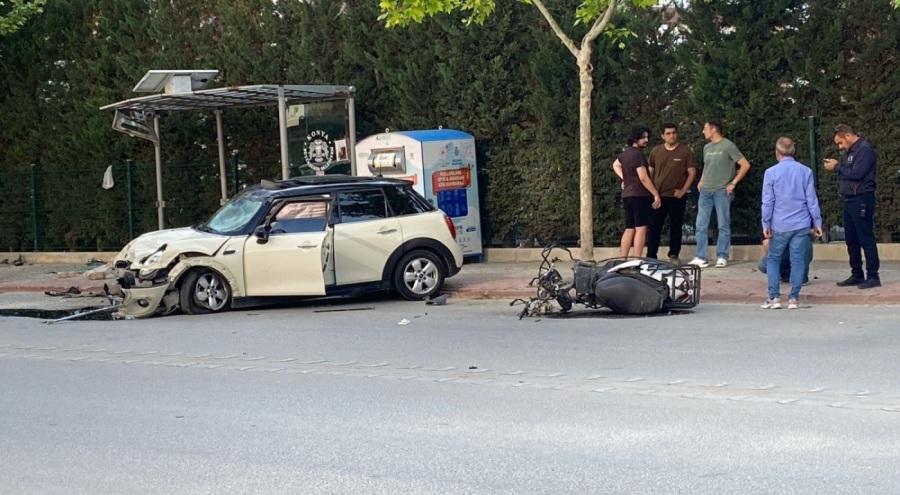 Otomobilin çarptığı motokurye hayatını kaybetti