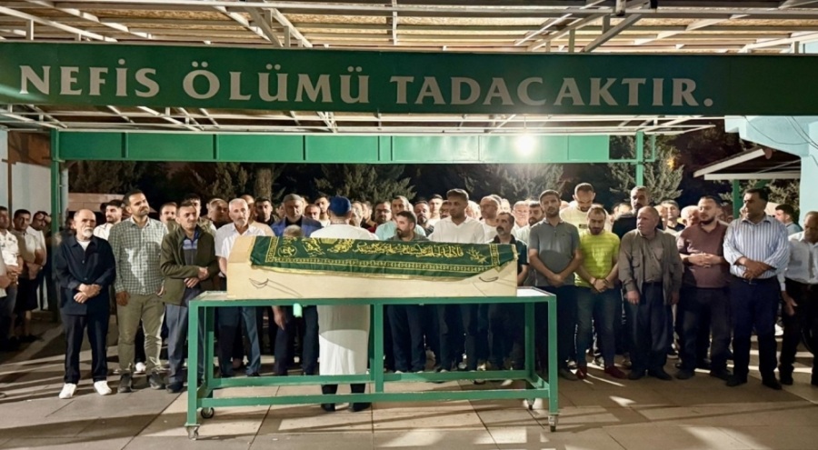 Diyarbakır'daki yangında yaşamını yitiren anne ve 3 çocuğu defnedildi