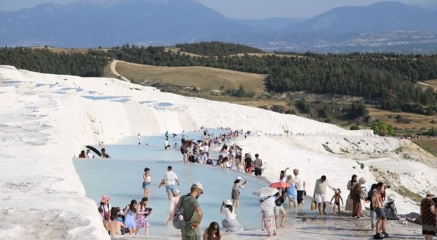 Pamukkale'de bayram tatili hareketliliği