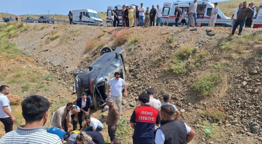 Şarampole devrilen otomobildeki 5 kişi yaralandı