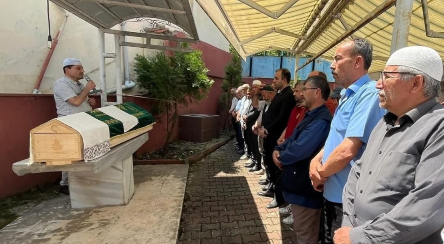 Irmakta boğulan genç, son yolculuğuna uğurlandı