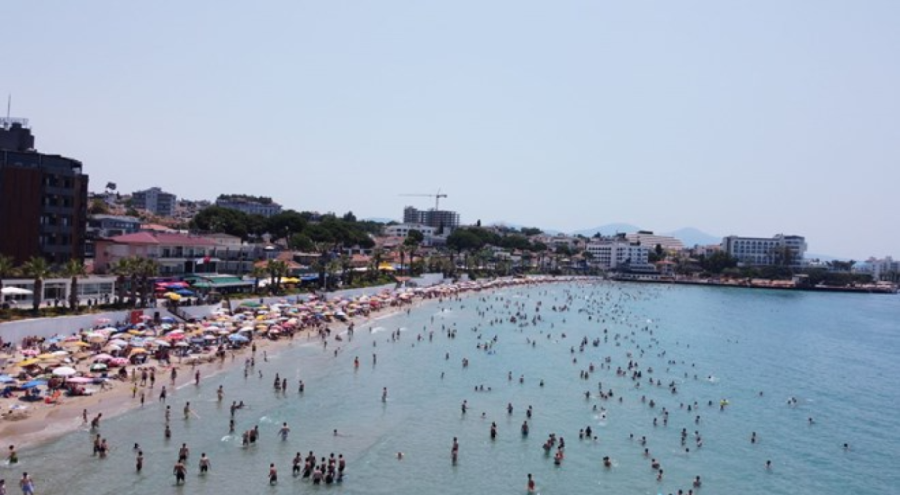 Aydın'ın turistik ilçelerinde bayram yoğunluğu yaşanıyor