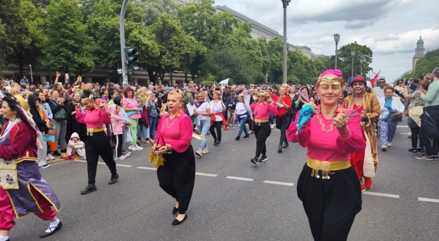 Berlin Kültürler Karnavalı'nda renkli görüntüler