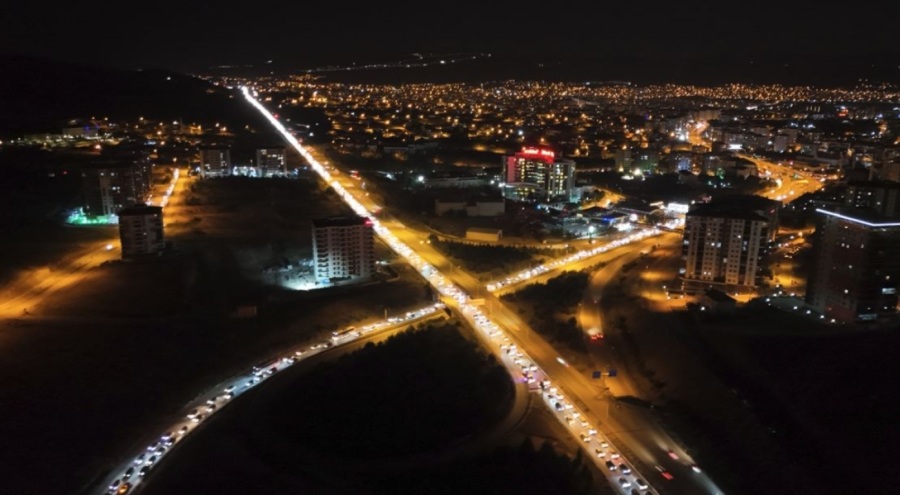 Tatilciler dönüşe geçti, trafik yoğunluğu arttı