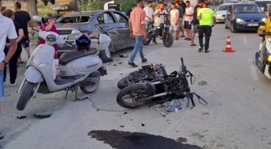 Motosiklet, otomobile ok gibi saplandı!