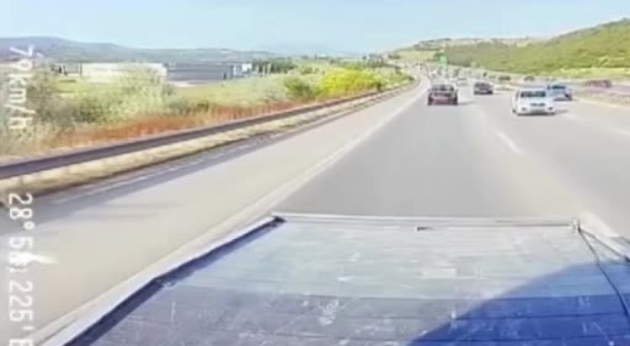 Bursa'da trafiği tehlikeye düşüren sürücü kameraya yakalandı