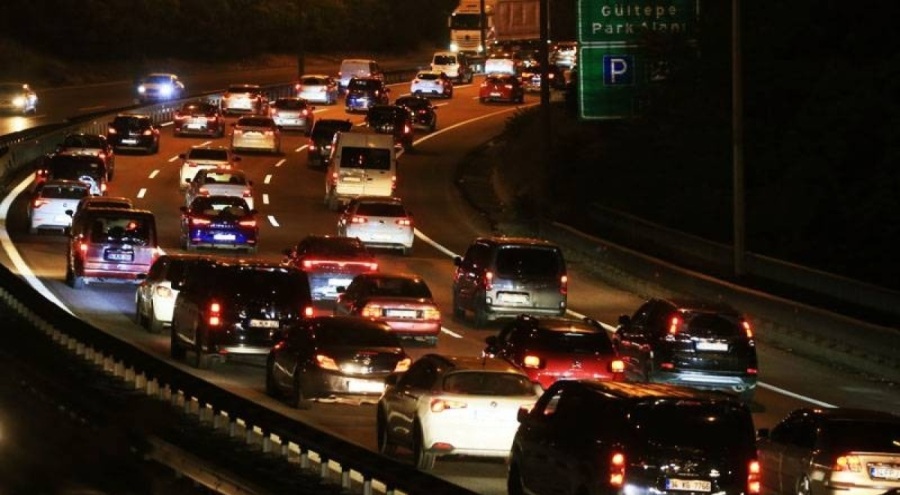 Tatilciler dönüyor, yollarda yoğunluk başladı!