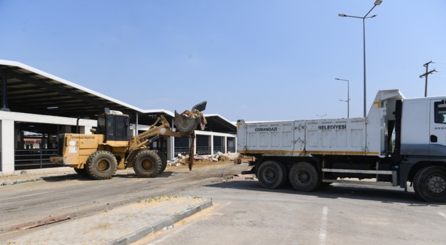 Osmangazi Belediyesi tarafından kurban pazarları temizlenerek dezenfekte edildi