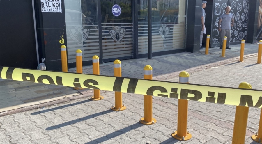 Önce tokalaştı sonra bacaklarından vurdu!