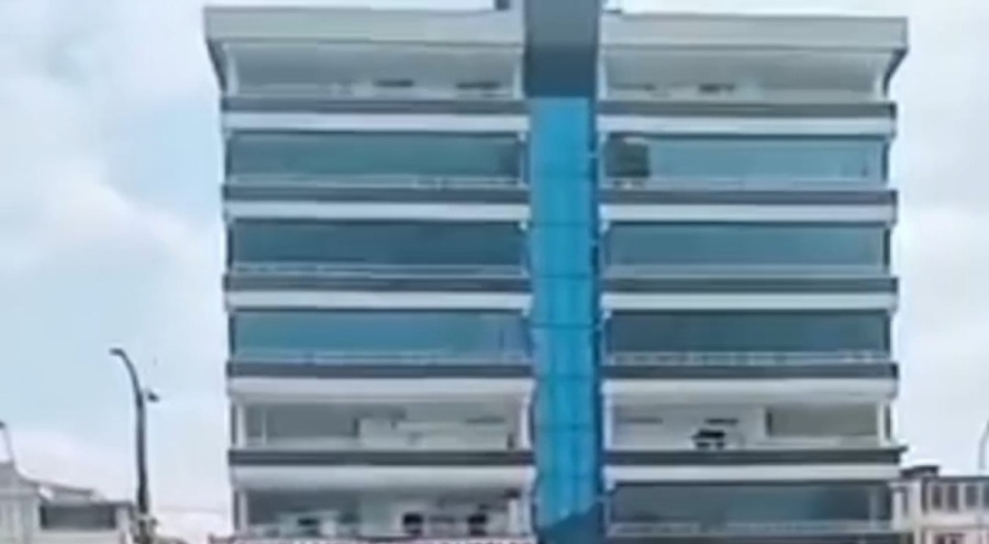 Temizlik yaparken 7. kattan düşen bina görevlisi hayatını kaybetti