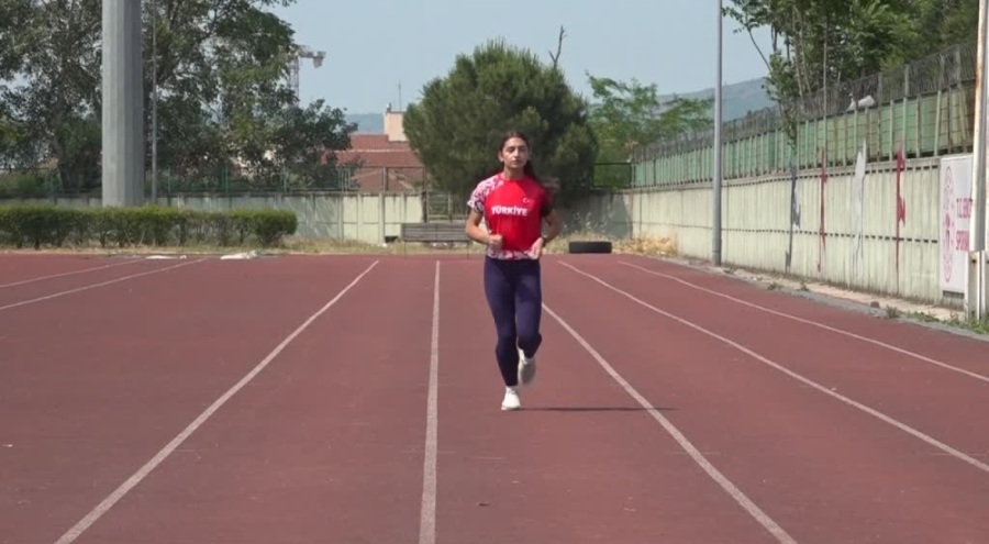 Bursa'da okuyan milli sporcu Berfin Babat'ın hedefi altın madalya