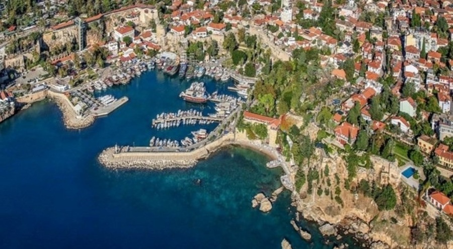 Antalya'da tarihi plajda bin liralık giriş ücreti tartışmasına açıklama geldi