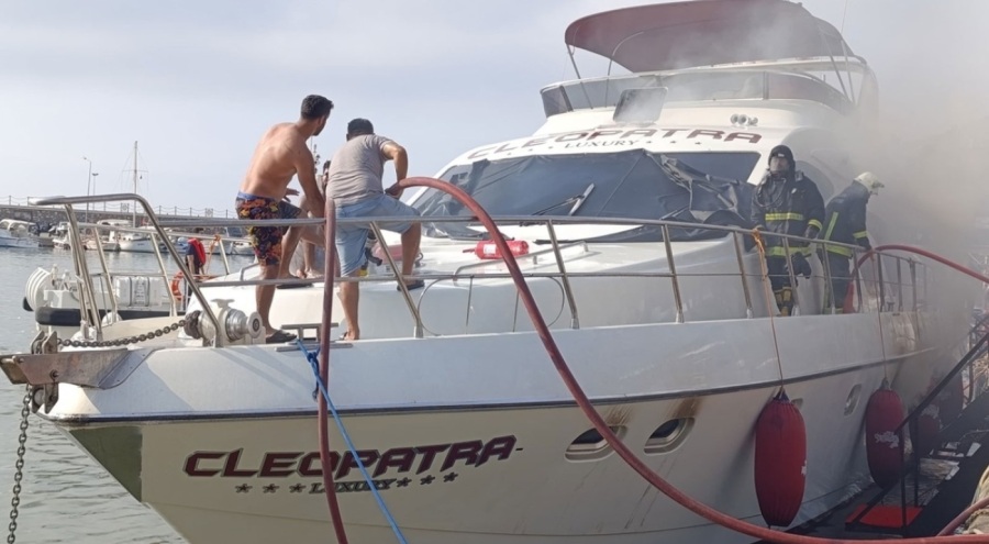 Alanya'da gezi teknesinde yangın!