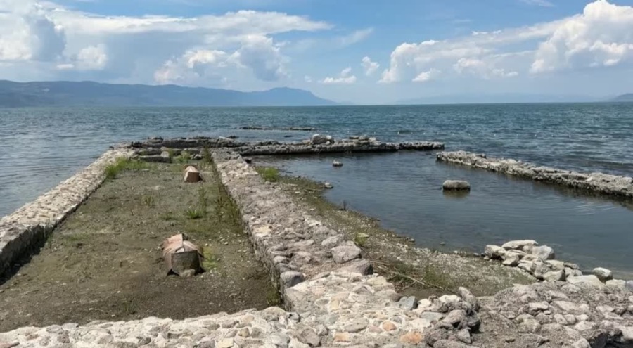 Bursa İznik'te bazilikanın çevresindeki mezarlıklar gün yüzüne çıkarılıyor