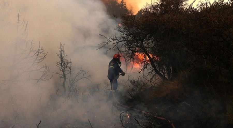 Yunanistan'da korkutan orman yangını: Vatandaşlara "evlerinizi terk edin" çağrısı