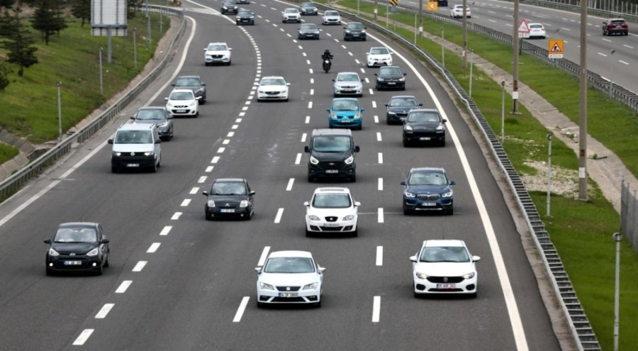 Bayramda otoyollardan yaklaşık 16,3 milyon araç geçti