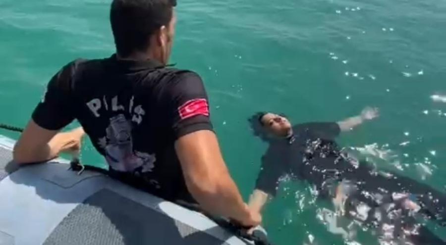 Adana'da baraj gölüne düşen kadını gemi adamlar kurtardı