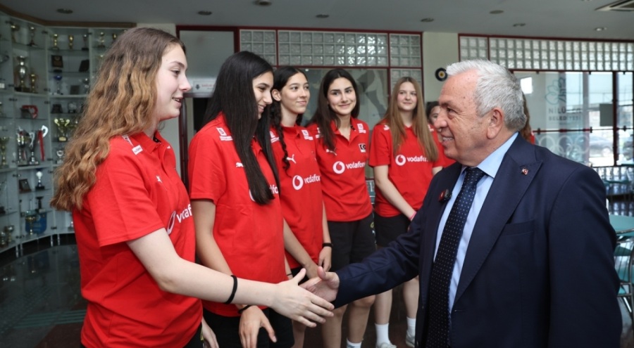 Şadi Başkan'dan filenin genç sultanlarına motivasyon ziyareti