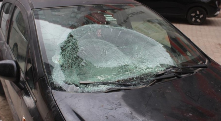 5'inci kattan düşen çocuk yaşama tutundu!