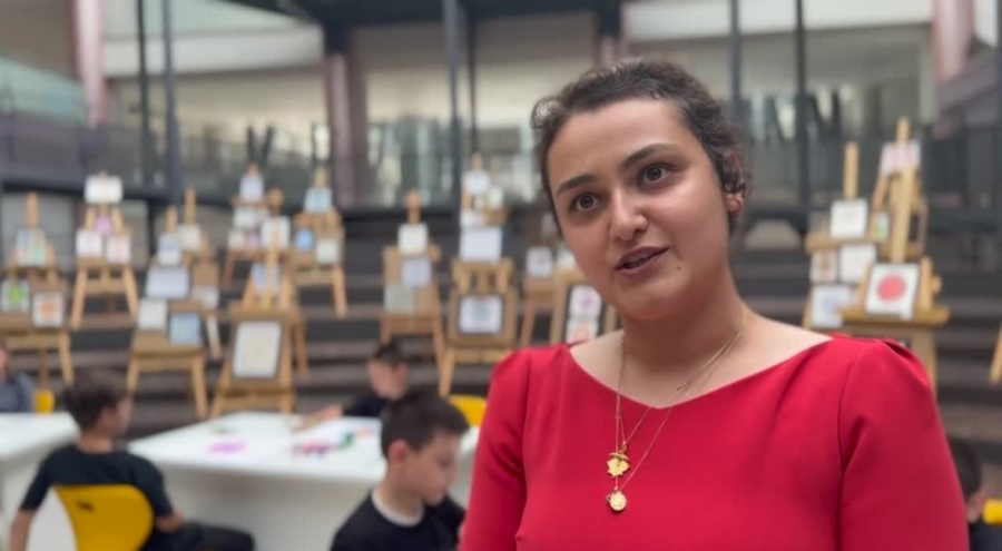 İslam sanatındaki geometrik desenleri çizerek hem dikkatlerini hem de yeteneklerini geliştirdiler