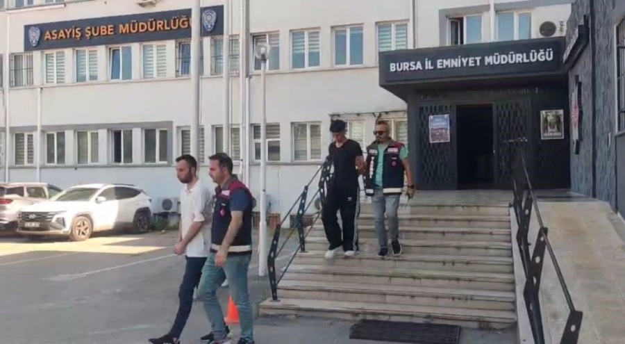 Bursa'da yaşlı kadının 700 bin liralık altınını alan dolandırıcılar tutuklandı!