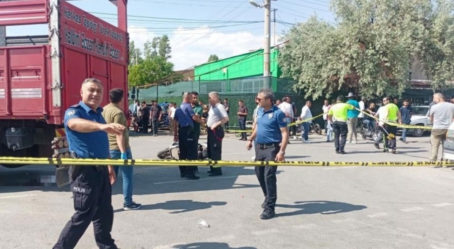 Kamyonla çarpışan motosiklet sürücüsü öldü
