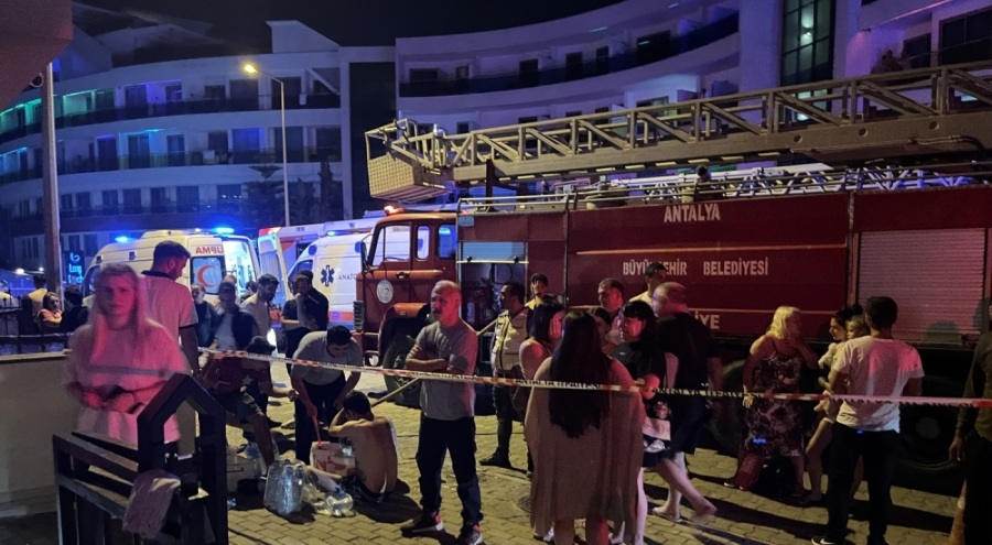Antalya'da 5 yıldızlı otelde yangın! 622 turist tahliye edildi