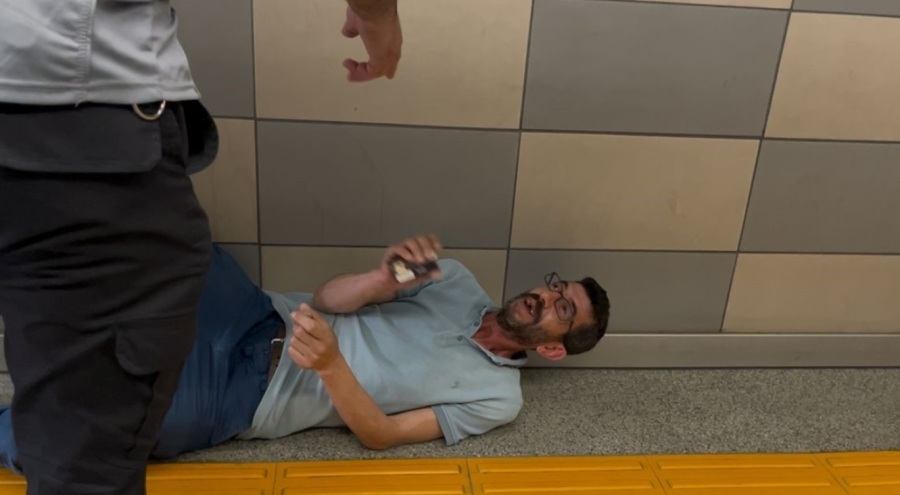 Bursa'da metro alt geçidinde ilginç anlar: "Ben neredeyim, bırakın yatayım"