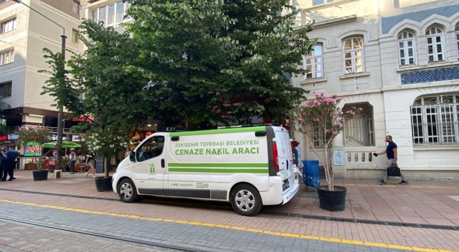 Emekli doktor tek başına yaşadığı evinde ölü bulundu