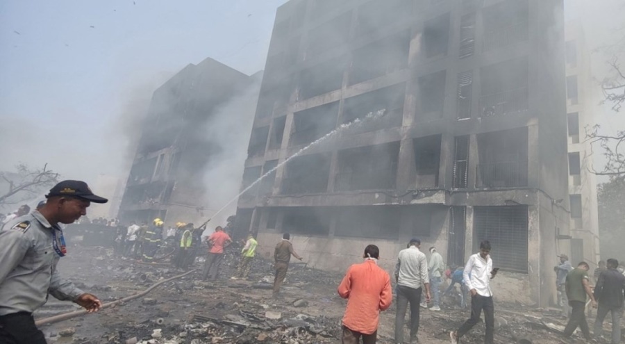 Hindistan'daki düşen uçağın 11A yolcusu o anları anlattı: "Biri beni yakaladı"