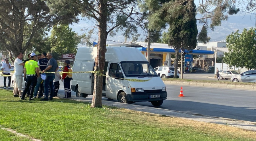 Park halindeki minibüste ceset bulundu!