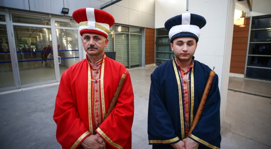 Bursa'da babalar ve oğulları aynı mehter takımında omuz omuza görev yapıyor