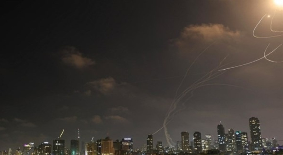 İran, İsrail'e yönelik füze saldırısı başlattı!