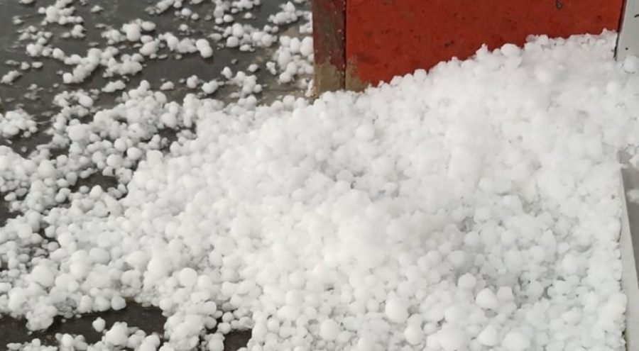 Ardahan'da dolu yağışı etkili oldu